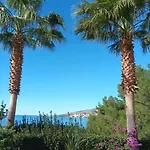 White Luxury Apartment Sarandë