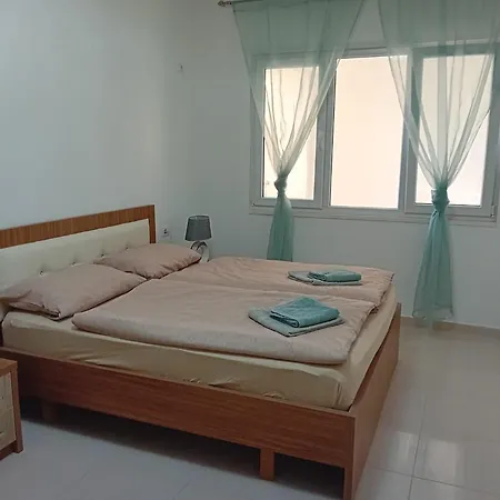 White Luxury Apartment Sarandë