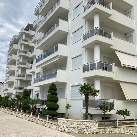 White Luxury Apartment Sarandë